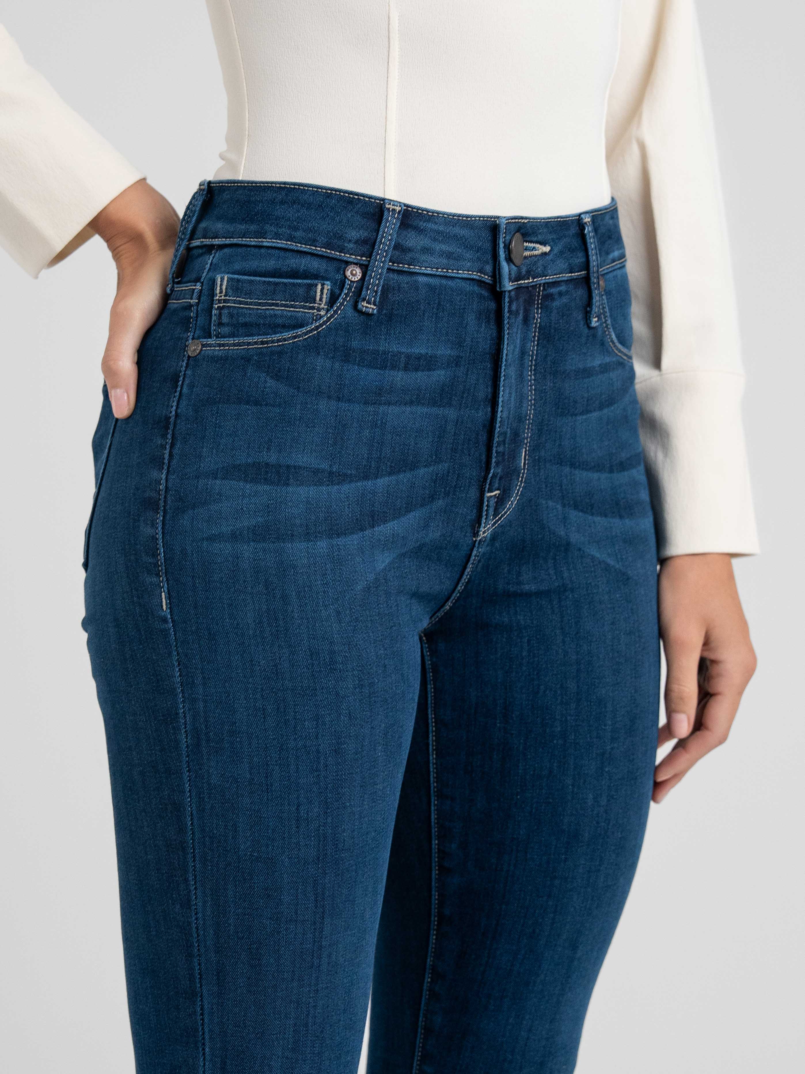 Parker Smith Bombshell Bell in Point Break - Front Detail