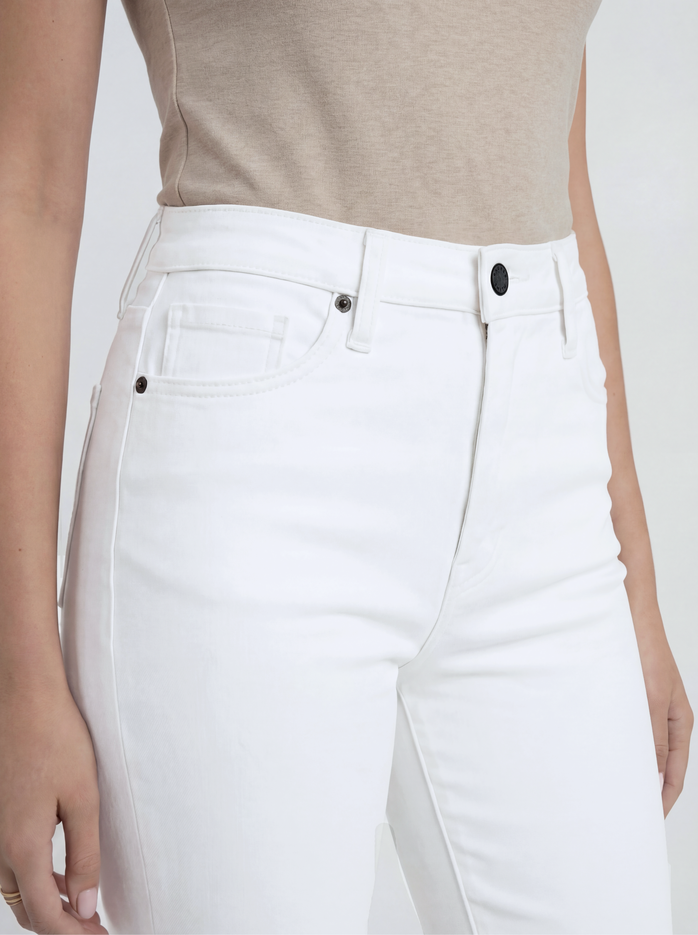 Bombshell Bell in Eternal White