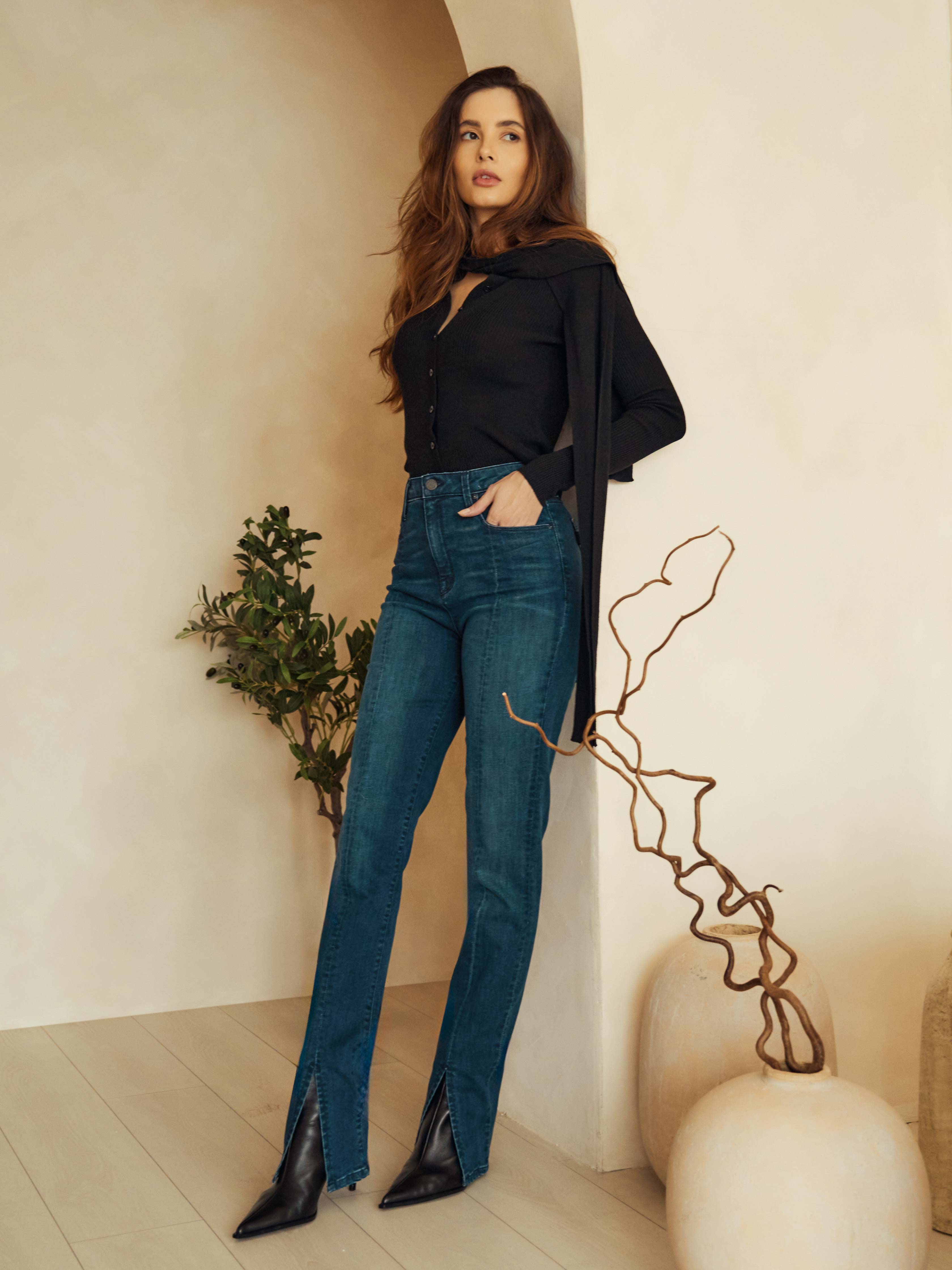 Bombshell Runaround Sue w/Front Slit in Midnight